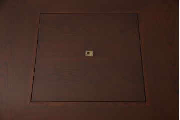 中古　美品　九州民芸家具　欅(ケヤキ)材　シンプルなデザインの囲炉裏テーブル(座卓、ローテーブル、木製火鉢)(R-059412)