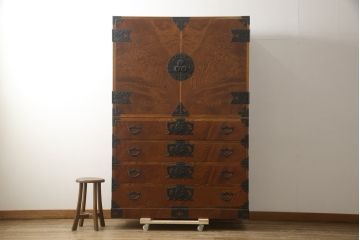 中古　美品　岩谷堂箪笥　堂々とした貫禄ある佇まいが目を引く衣装箪笥(観音箪笥、着物箪笥、和タンス、引き出し)(R-059413)