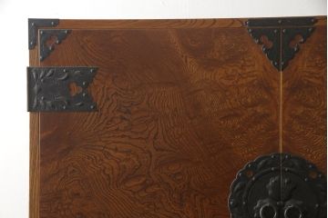 中古　美品　岩谷堂箪笥　堂々とした貫禄ある佇まいが目を引く衣装箪笥(観音箪笥、着物箪笥、和タンス、引き出し)(R-059413)
