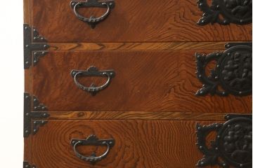 中古　美品　岩谷堂箪笥　堂々とした貫禄ある佇まいが目を引く衣装箪笥(観音箪笥、着物箪笥、和タンス、引き出し)(R-059413)