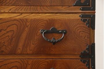 中古　美品　岩谷堂箪笥　天板リメイク　趣きのある和を感じさせる渋い佇まいの衣装箪笥(引き出し、和タンス、サイドボード)(R-059415)