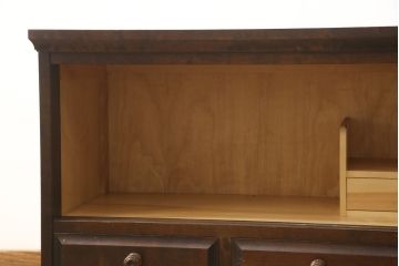中古　美品　北海道民芸家具　落ち着きのある上品な佇まいが魅力のローボード(収納棚、戸棚、、テレビ台、キャビネット、ローチェスト、引き出し)(R-059416)