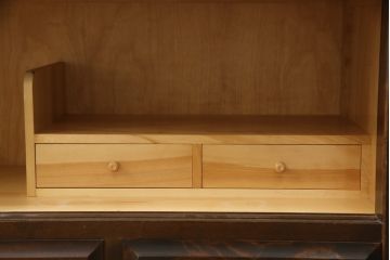 中古　美品　北海道民芸家具　落ち着きのある上品な佇まいが魅力のローボード(収納棚、戸棚、、テレビ台、キャビネット、ローチェスト、引き出し)(R-059416)