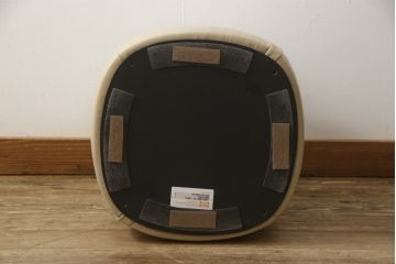 中古　美品　IDC大塚家具取り扱い　イタリア　Poltrona Frau(ポルトローナフラウ)　レプリ　シルエットが可愛らしい、品のある華やかな空間を演出してくれる本革オットマン(レザー、スツール、椅子)(R-059419)