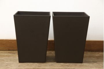 中古　美品　Cassina(カッシーナ)　イクスシーオリジナル　ダークブラウン　直線的なシンプルなデザインがモダンな空間に合わせやすい本革ゴミ箱2個セット(レザー、牛革、ダストボックス)(2個で定価約4万2千円)(R-05420)