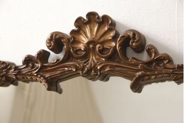 イタリアビンテージ　ロココ調　ぐるりと施された繊細な彫刻が美しいウォールミラー(壁掛け鏡、ヴィンテージ)(R-059431)