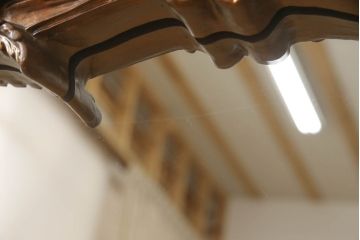 イタリアビンテージ　ロココ調　ぐるりと施された繊細な彫刻が美しいウォールミラー(壁掛け鏡、ヴィンテージ)(R-059431)