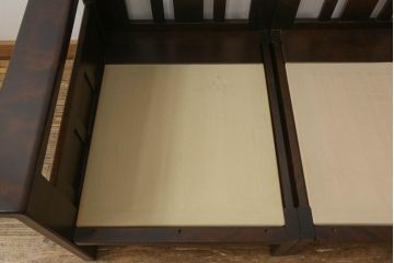 中古　美品　北海道民芸家具　直線的なシルエットと落ち着いた色合いが素敵な2人掛けソファ(二人掛け、2P)(R-059443)