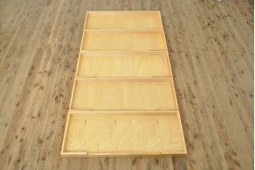 中古　北海道民芸家具　天板・脚(台輪)付きリメイク　落ち着きのある上品な佇まいが魅力の衣装盆付きのローボード(引き出し、チェスト、リビングボード、テレビボード、着物箪笥)(R-059447)