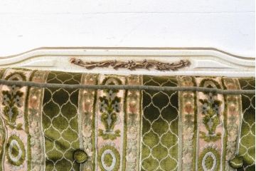 中古　イタリア製　ロココ調　随所にみられる装飾の意匠が見事な3人掛けソファ(定価推定 約120万円)(三人掛け、3P)(R-059448)