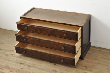 中古　北海道民芸家具　天板リメイク　落ち着きのある上品な佇まいが魅力のチェスト(引き出し、衣装タンス、ローチェスト、ローボード)(R-059449)