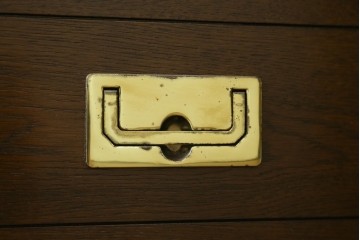 中古　カリモク家具(karimoku)　domani(ドマーニ)　Morganton(モーガントン)　上品な佇まいのチェスト　定価約30万円　(R-059450)