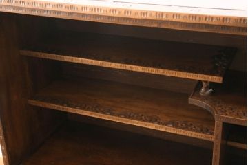 中古　美品　軽井沢彫り　隅々まで施された桜の彫刻が美しい収納棚(戸棚、飾り棚、キャビネット)(R-059454)