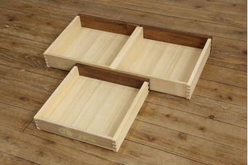 中古　美品　軽井沢彫り　隅々まで施された桜の彫刻が美しい収納棚(戸棚、飾り棚、キャビネット)(R-059454)