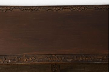 中古　美品　軽井沢彫り　隅々まで施された桜の彫刻が美しい収納棚(戸棚、飾り棚、キャビネット)(R-059454)