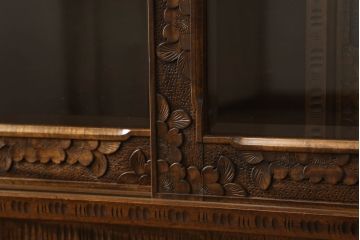 中古　美品　軽井沢彫り　隅々まで施された桜の彫刻が美しい収納棚(戸棚、飾り棚、キャビネット)(R-059454)