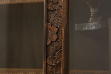 中古　美品　軽井沢彫り　隅々まで施された桜の彫刻が美しい収納棚(戸棚、飾り棚、キャビネット)(R-059454)