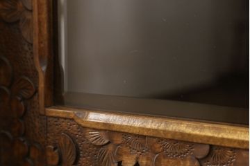 中古　美品　軽井沢彫り　隅々まで施された桜の彫刻が美しい収納棚(戸棚、飾り棚、キャビネット)(R-059454)