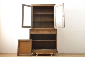和製ビンテージ　神戸洋家具　オーク材　シンプルなデザインの中に品の良さが感じられるキャビネット(食器棚、収納棚、戸棚、ヴィンテージ)(R-059459)