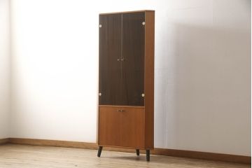 イギリスビンテージ　TURNIDGE OF LONDON(ターニッジオブロンドン)　チーク材　北欧スタイルのお部屋に取り入れたいコーナーキャビネット(飾り棚、戸棚、収納棚、ヴィンテージ)(R-059461)