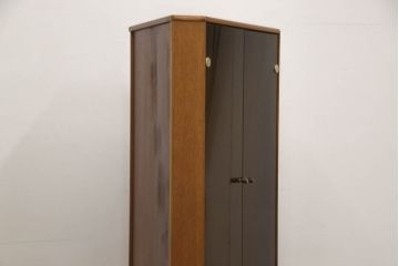 イギリスビンテージ　TURNIDGE OF LONDON(ターニッジオブロンドン)　チーク材　北欧スタイルのお部屋に取り入れたいコーナーキャビネット(飾り棚、戸棚、収納棚、ヴィンテージ)(R-059461)