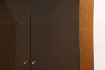 イギリスビンテージ　TURNIDGE OF LONDON(ターニッジオブロンドン)　チーク材　北欧スタイルのお部屋に取り入れたいコーナーキャビネット(飾り棚、戸棚、収納棚、ヴィンテージ)(R-059461)