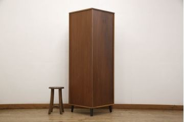 イギリスビンテージ　TURNIDGE OF LONDON(ターニッジオブロンドン)　チーク材　北欧スタイルのお部屋に取り入れたいコーナーキャビネット(飾り棚、戸棚、収納棚、ヴィンテージ)(R-059461)