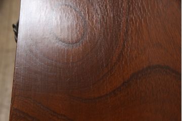 中古　高級品　総漆塗り　三方欅材・中桐材　個性的な取っ手が目を引く指物箪笥(定価約38万円)(チェスト、和タンス、収納箪笥、引き出し)(R-059462)