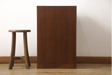 中古　高級品　総漆塗り　三方欅材・中桐材　個性的な取っ手が目を引く指物箪笥(定価約38万円)(チェスト、和タンス、収納箪笥、引き出し)(R-059462)