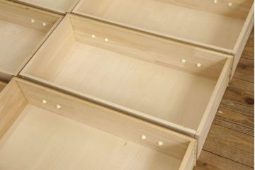 和製ビンテージ　カリモク家具(karimoku)　アーリーアメリカンテイストの空間づくりに活躍するチェスト(引き出し、ヴィンテージ)(R-059463)