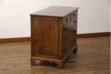 中古　美品　高級輸入家具　オーク材　金具のデザインがおしゃれ!アンティーク調のチェスト(サイドチェスト、引き出し)(R-059467)