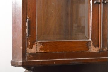 和製アンティーク　ナラ材　ヨーロピアンな雰囲気を醸し出すコーナーキャビネット(収納棚、飾り棚、戸棚)(R-059468)
