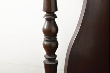 和製アンティーク　ナラ材　ヨーロピアンな雰囲気を醸し出すコーナーキャビネット(収納棚、飾り棚、戸棚)(R-059468)