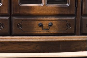 中古　美品　渡部木工　エスカルゴ　ナラ材　凝った造りが素敵なサイドボード(定価約50万円)(収納棚、戸棚、リビングボード)(R-059469)