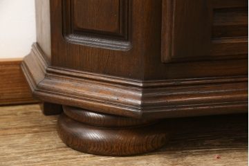 ベルギービンテージ　オーク材　濃淡のある色合いと古びた風合いが趣深いサイドボード(サイドキャビネット、収納棚、ヴィンテージ)(R-059472)