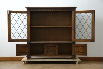 ヨーロッパビンテージ　オーク材　ステンドグラス扉がおしゃれ!凝ったデザインが魅力的なキャビネット　(R-059473)