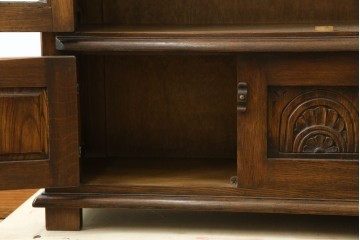 ヨーロッパビンテージ　オーク材　ステンドグラス扉がおしゃれ!凝ったデザインが魅力的なキャビネット　(R-059473)