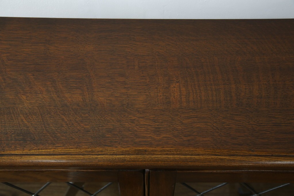 ヨーロッパビンテージ　オーク材　ステンドグラス扉がおしゃれ!凝ったデザインが魅力的なキャビネット　(R-059473)