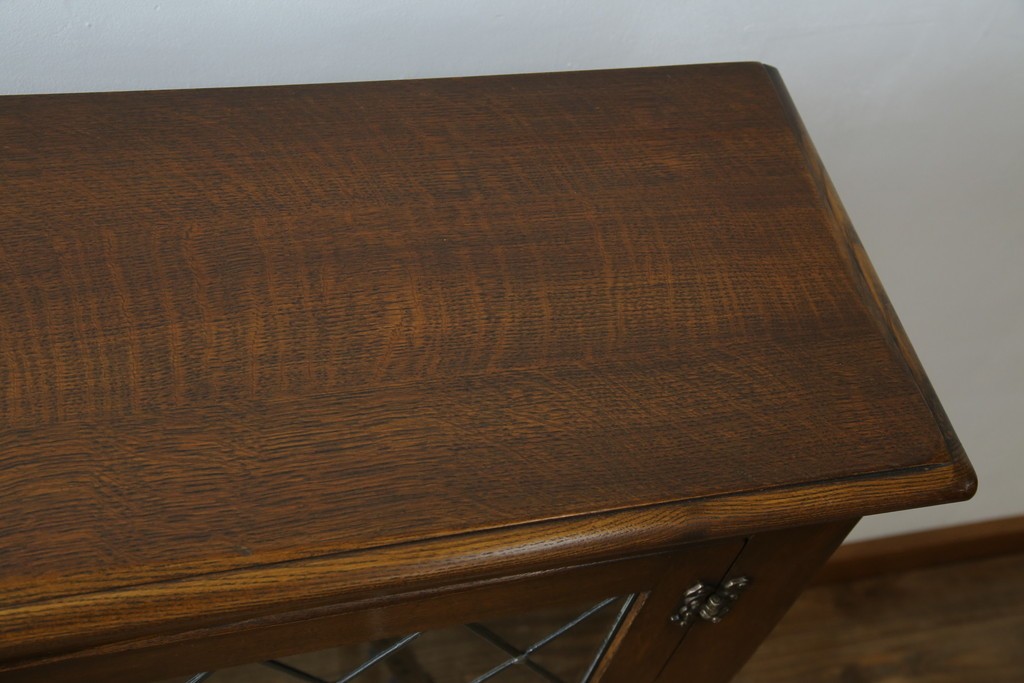 ヨーロッパビンテージ　オーク材　ステンドグラス扉がおしゃれ!凝ったデザインが魅力的なキャビネット　(R-059473)