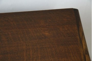 ヨーロッパビンテージ　オーク材　ステンドグラス扉がおしゃれ!凝ったデザインが魅力的なキャビネット　(R-059473)