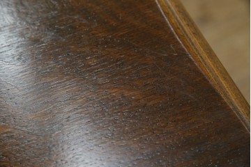 ヨーロッパビンテージ　オーク材　ステンドグラス扉がおしゃれ!凝ったデザインが魅力的なキャビネット　(R-059473)