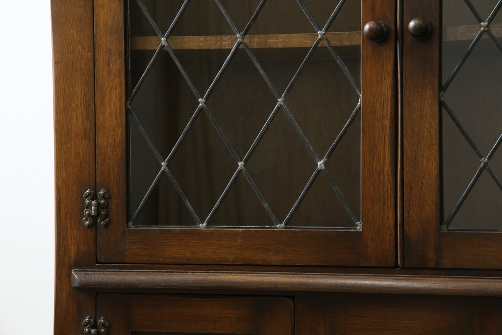 ヨーロッパビンテージ　オーク材　ステンドグラス扉がおしゃれ!凝ったデザインが魅力的なキャビネット　(R-059473)