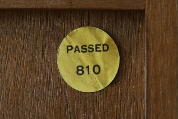 ヨーロッパビンテージ　オーク材　ステンドグラス扉がおしゃれ!凝ったデザインが魅力的なキャビネット　(R-059473)