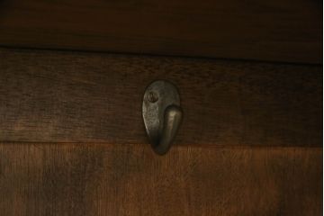 イギリスビンテージ　オーク材　クラシカルな佇まいが魅力のワードローブ(ホールローブ、洋服タンス、衣装タンス、収納棚、ヴィンテージ)(R-059475)