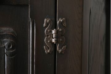イギリスビンテージ　オーク材　クラシカルな佇まいが魅力のワードローブ(ホールローブ、洋服タンス、衣装タンス、収納棚、ヴィンテージ)(R-059475)