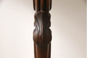イギリスアンティーク　高級品　マホガニー材　随所に見られる素晴らしい彫刻が魅力!エレガントな佇まいのコンソールテーブル(サイドテーブル)(R-059476)