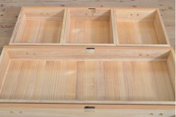 中古　紀州箪笥　伝統工芸士 中田静夫　温かみのある木色が魅力的な総桐箪笥(定価約200万円)(胴丸、和タンス、桐たんす、収納箪笥、衣装タンス)(R-059477)
