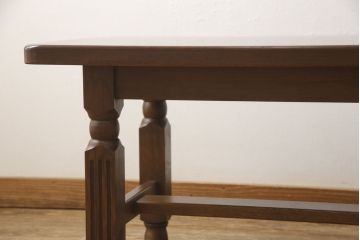 オランダビンテージ　オーク材　凝った造りの脚のデザインが重厚な雰囲気を醸し出すセンターテーブル(ローテーブル、ヴィンテージ)(R-059479)