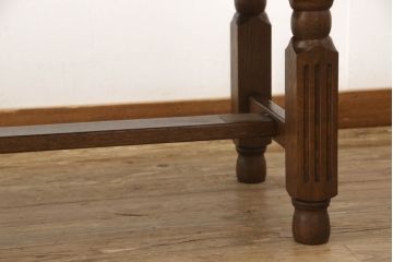 オランダビンテージ　オーク材　凝った造りの脚のデザインが重厚な雰囲気を醸し出すセンターテーブル(ローテーブル、ヴィンテージ)(R-059479)