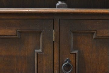 和製ビンテージ　神戸洋家具　永田良介商店　落ち着いた色合いとクラシカルな佇まいが魅力的なキャビネット(食器棚、カップボード、収納棚、飾り棚、ヴィンテージ)(R-059482)